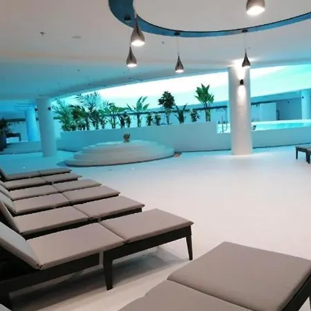 Daire Hanza Tower Club - 23 With Sauna & Jacussi & Pool & *